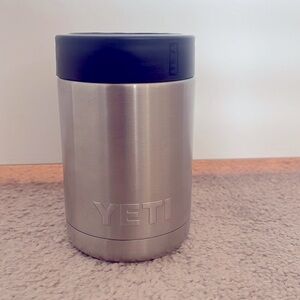 YETI - RAMBLER 12 OZ COLSTER CAN COOLER
